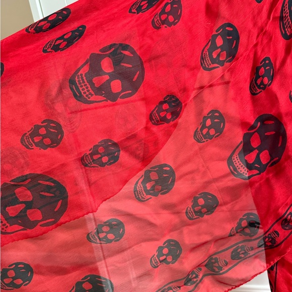 Classic Alexander McQueen Skull Silk Scarf - Picture 7 of 7